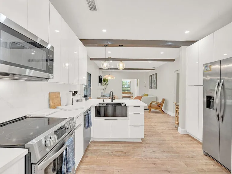 727 S Fernwood Dr — Photo 4