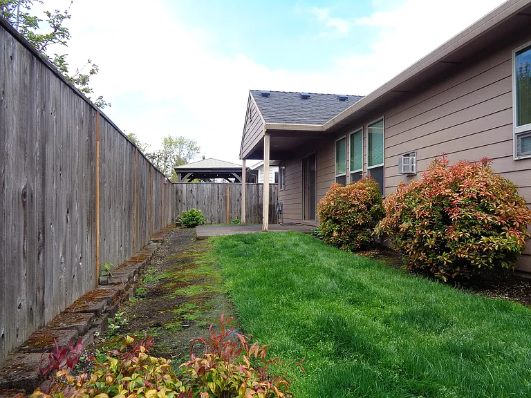 6439 Robin Hood St SE — Photo 39
