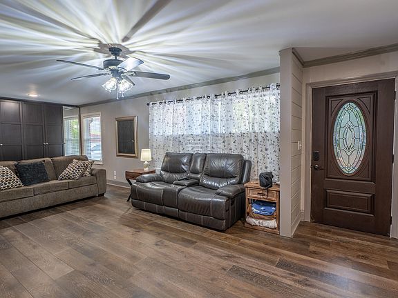 3rd image of 1105 Desota Dr