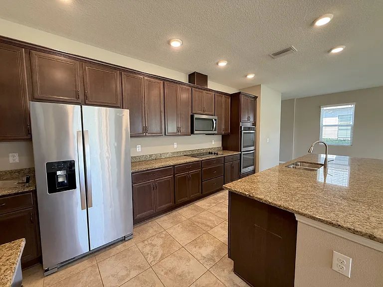 1946 Hidden Springs Dr — Photo 10