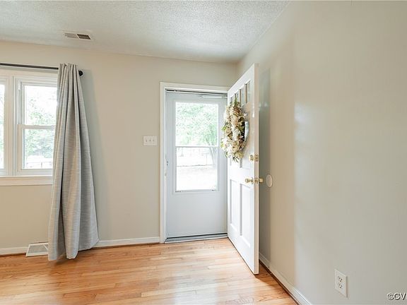 4th image of 236 Hill Dr