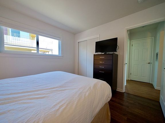 5th image of 152 Lincoln Ave APT 4