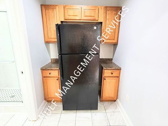2nd image of 930 Portland St APT 2