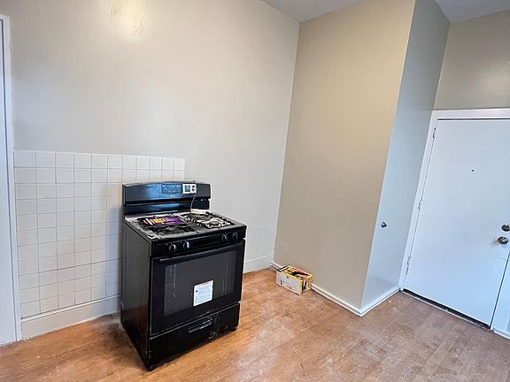 4th image of 49 Bloomingdale Ave #2