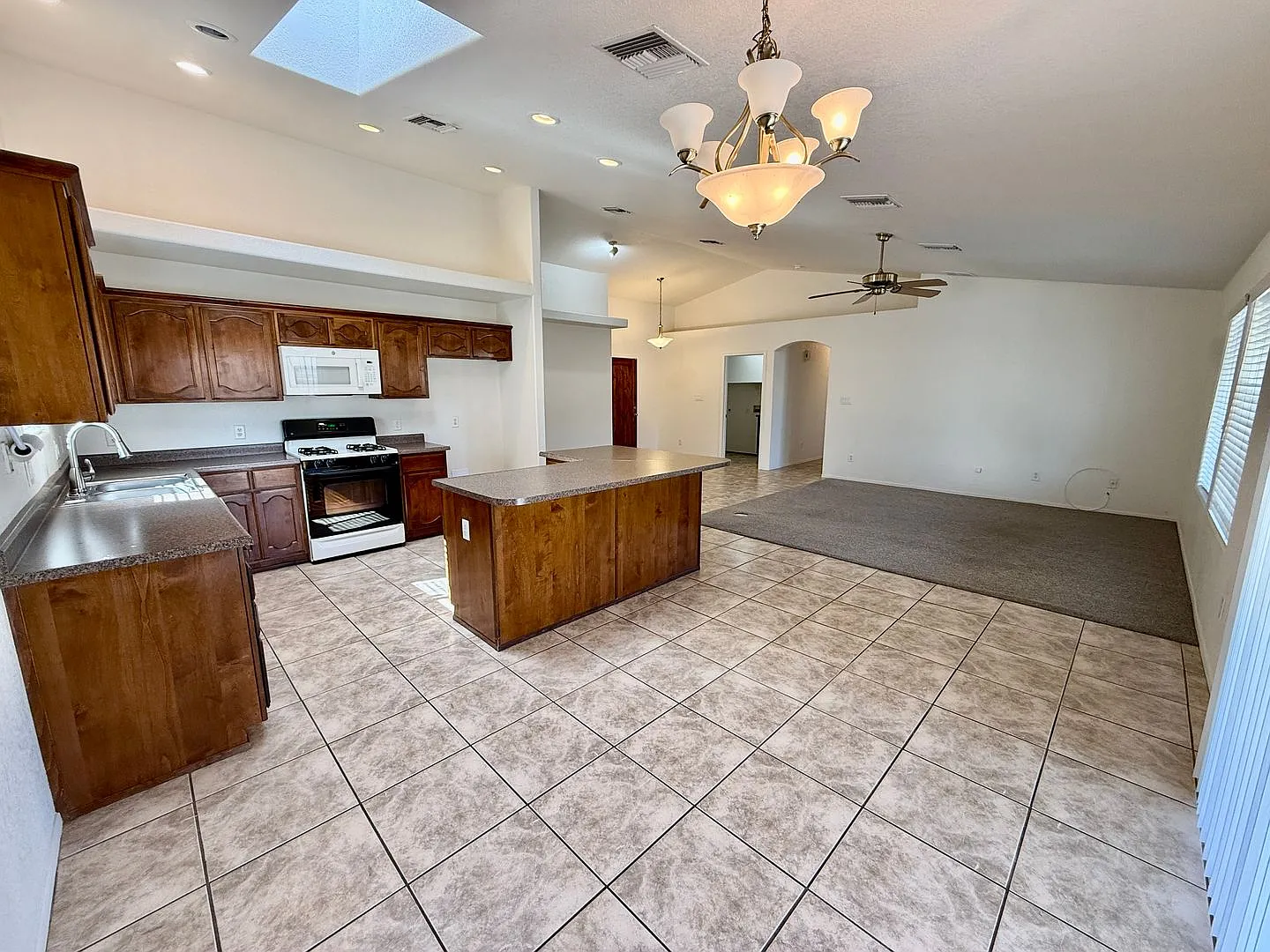 4 bed in Mesa Del Sol 11486 E Del Golfo — Photo 4