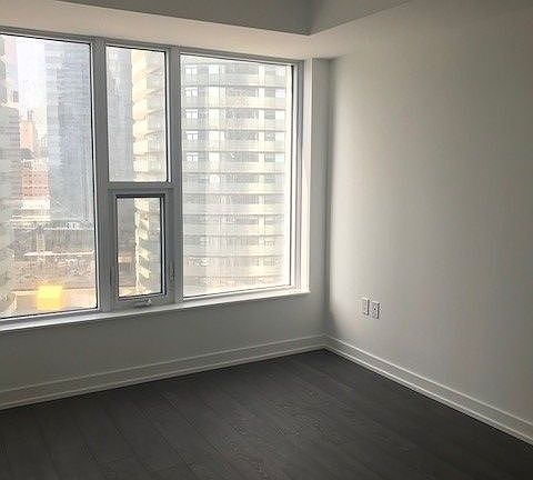 4th image of 10 York St #1412