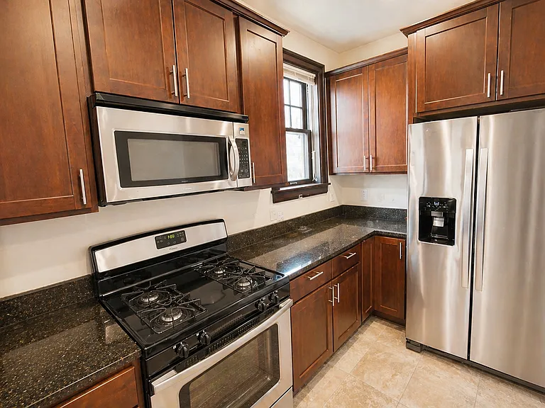 1908 Hennepin Ave #4 — Photo 2