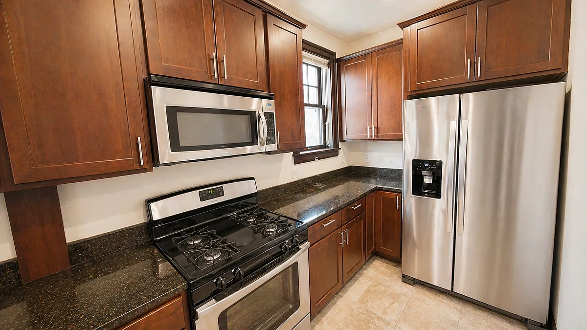 Building Photo - 1908 Hennepin Ave #4