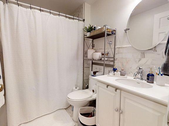 5th image of 328 Dartmouth St #0