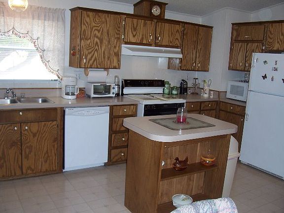 4th image of 1548 N Titus Ave