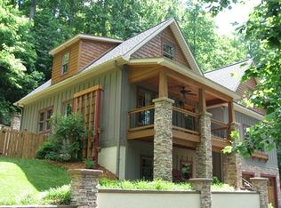 506 Kingcrest Dr, Flat Rock, NC 28731