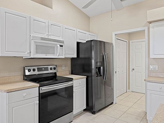 4th image of 1105 NE 5th Ave