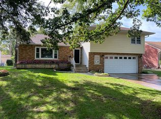 904 Hawthorne Ln, Kankakee, IL 60901