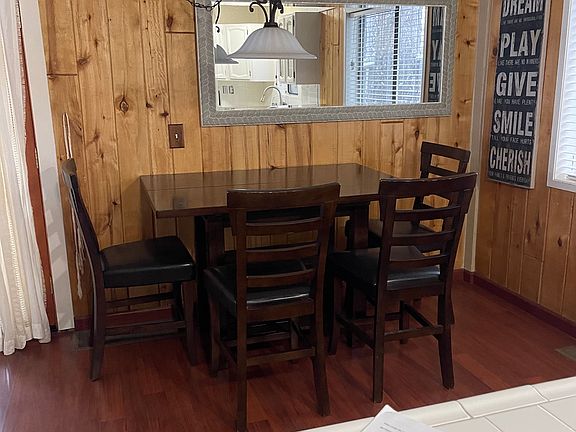 4th image of 692 Julie Ln