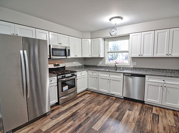 5th image of 880 Hiawatha Dr