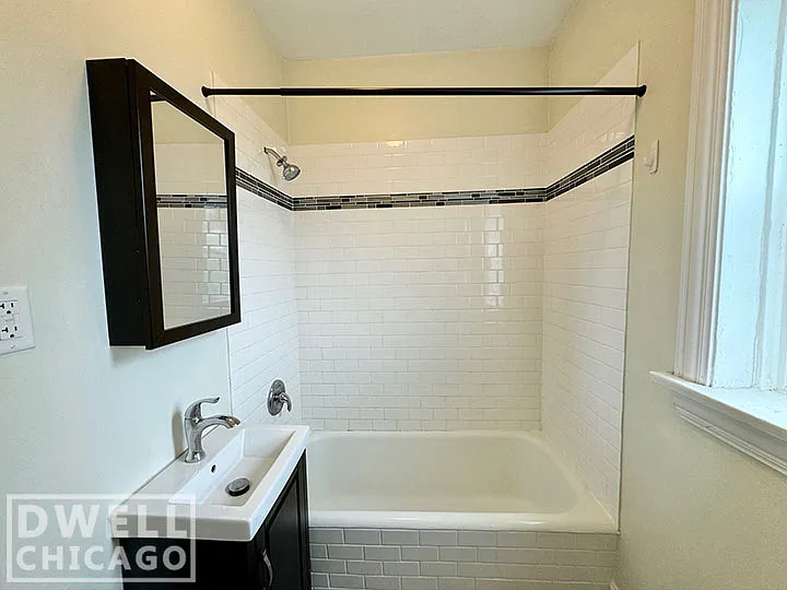644 W Roscoe St #1N — Photo 4