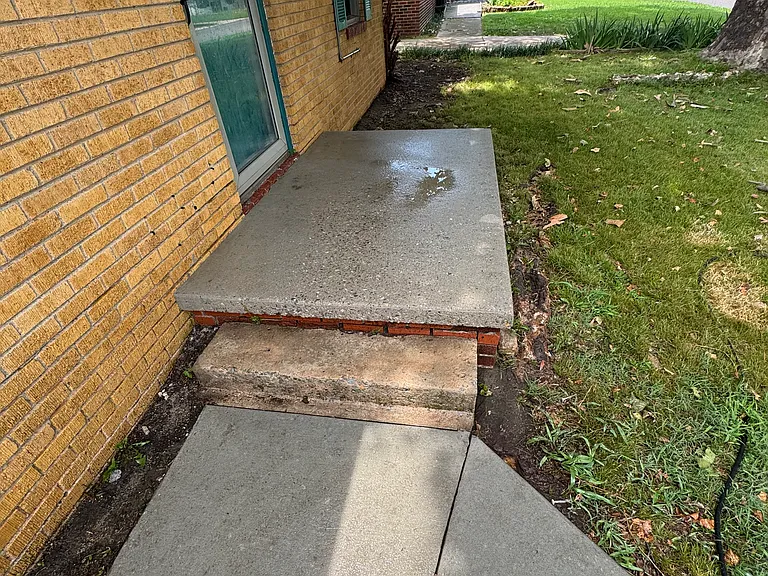 528 E Douglas Dr — Photo 30