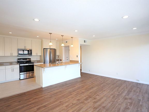 3rd image of 1101 Village Dr Unit 1