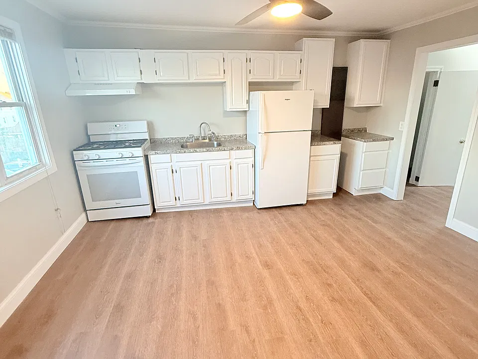 127 Plain St #5