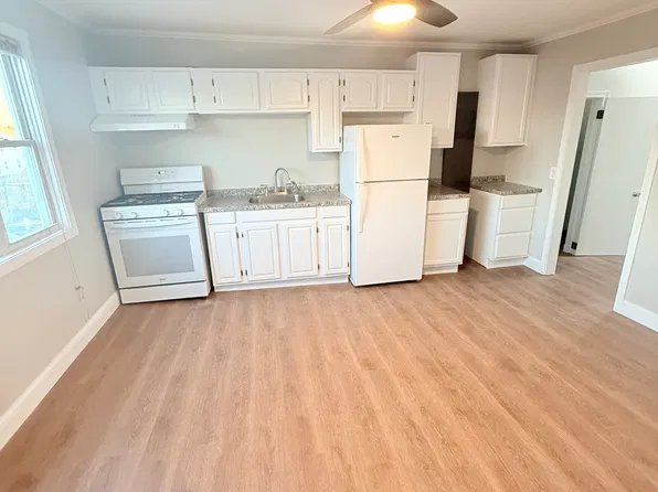 127 Plain St #5, Fall River, MA 02723