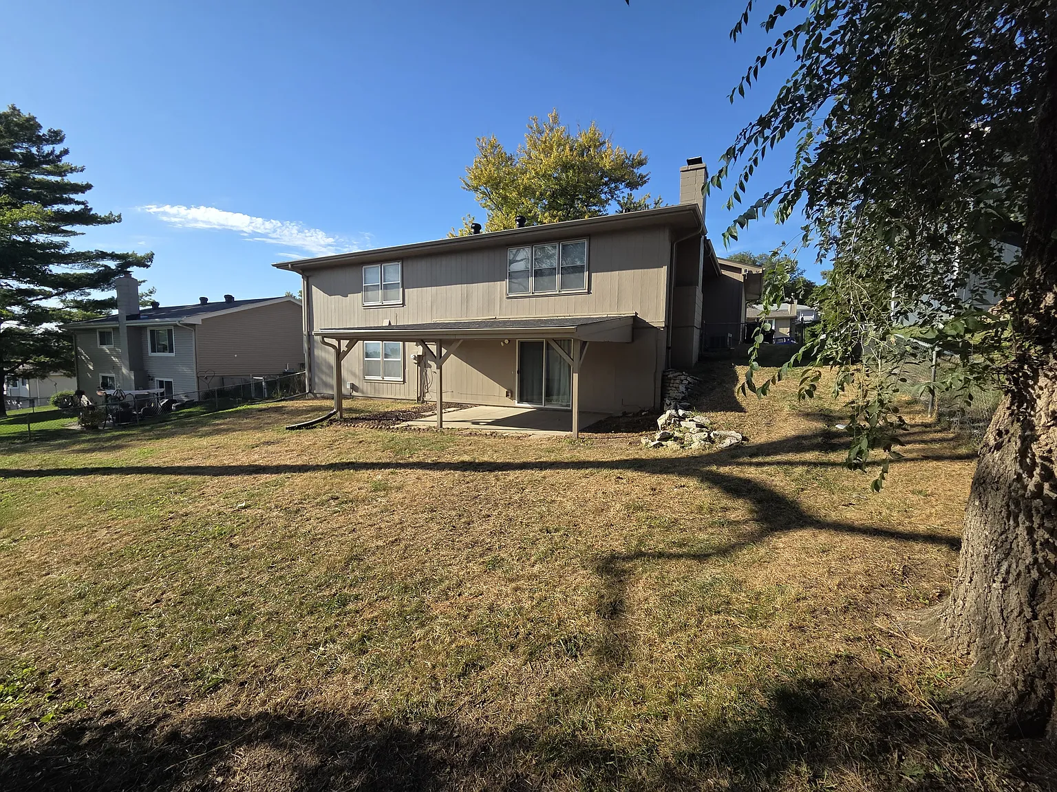 4 bed, 2196 sqft, $2,600 — Photo 2