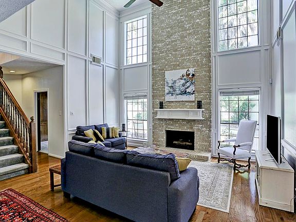 3rd image of 15726 Knoll Lake Dr