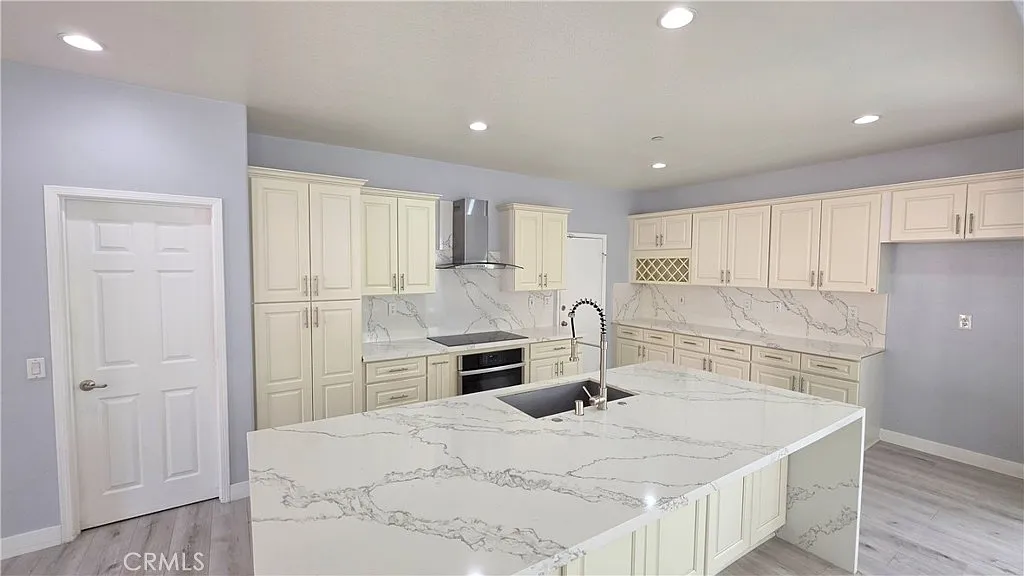 5 bed, 4.5 bath, 3618 sqft, $4,995 — Photo 2