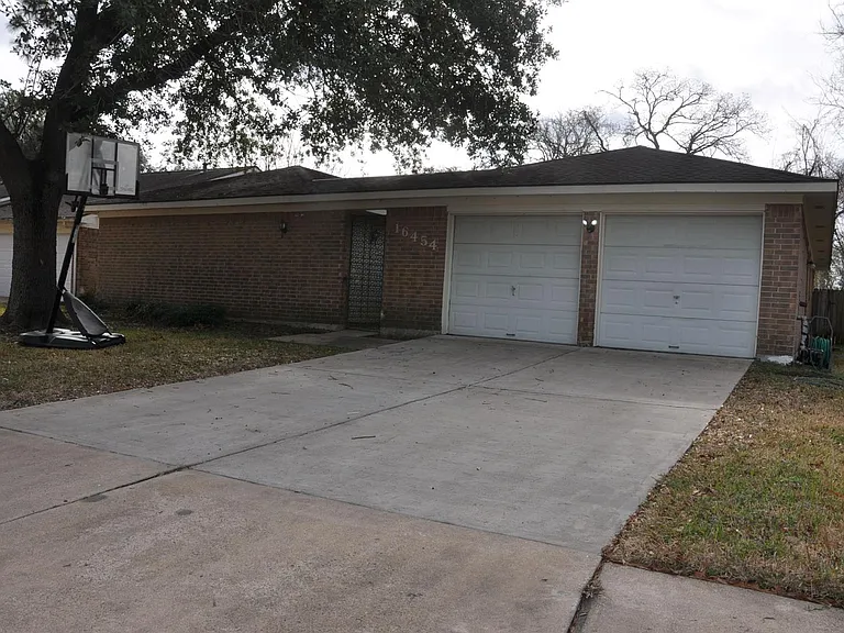 16454 Hickory Knoll Dr — Photo 1