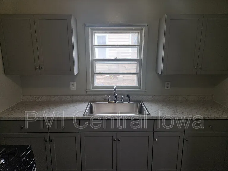 290 E 17th St — Photo 5