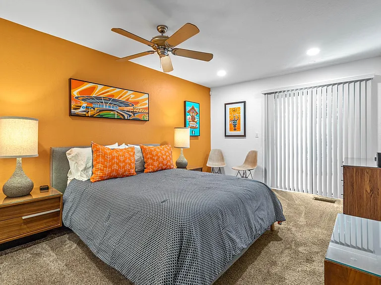 Queen bed in third bedroom.