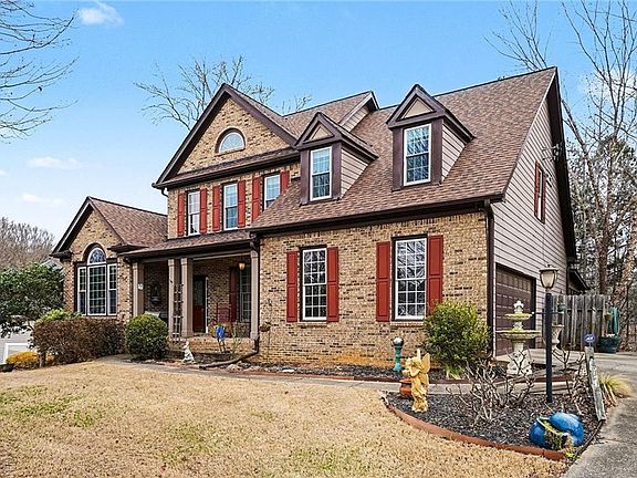 3rd image of 174 Senators Ridge Dr