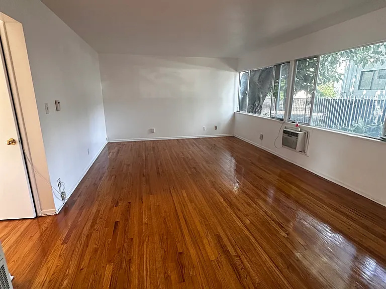 1477 Havenhurst Dr #2 — Photo 41