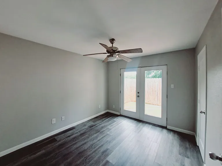 815 Bluebird Dr — Photo 8