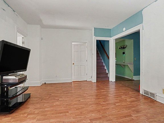 4th image of 34 Poplar St