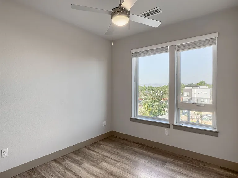 4923 King St — Photo 125
