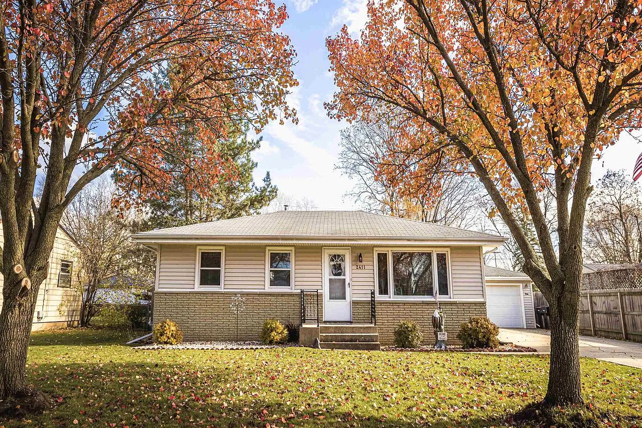 2411 Wood Drive photo 1