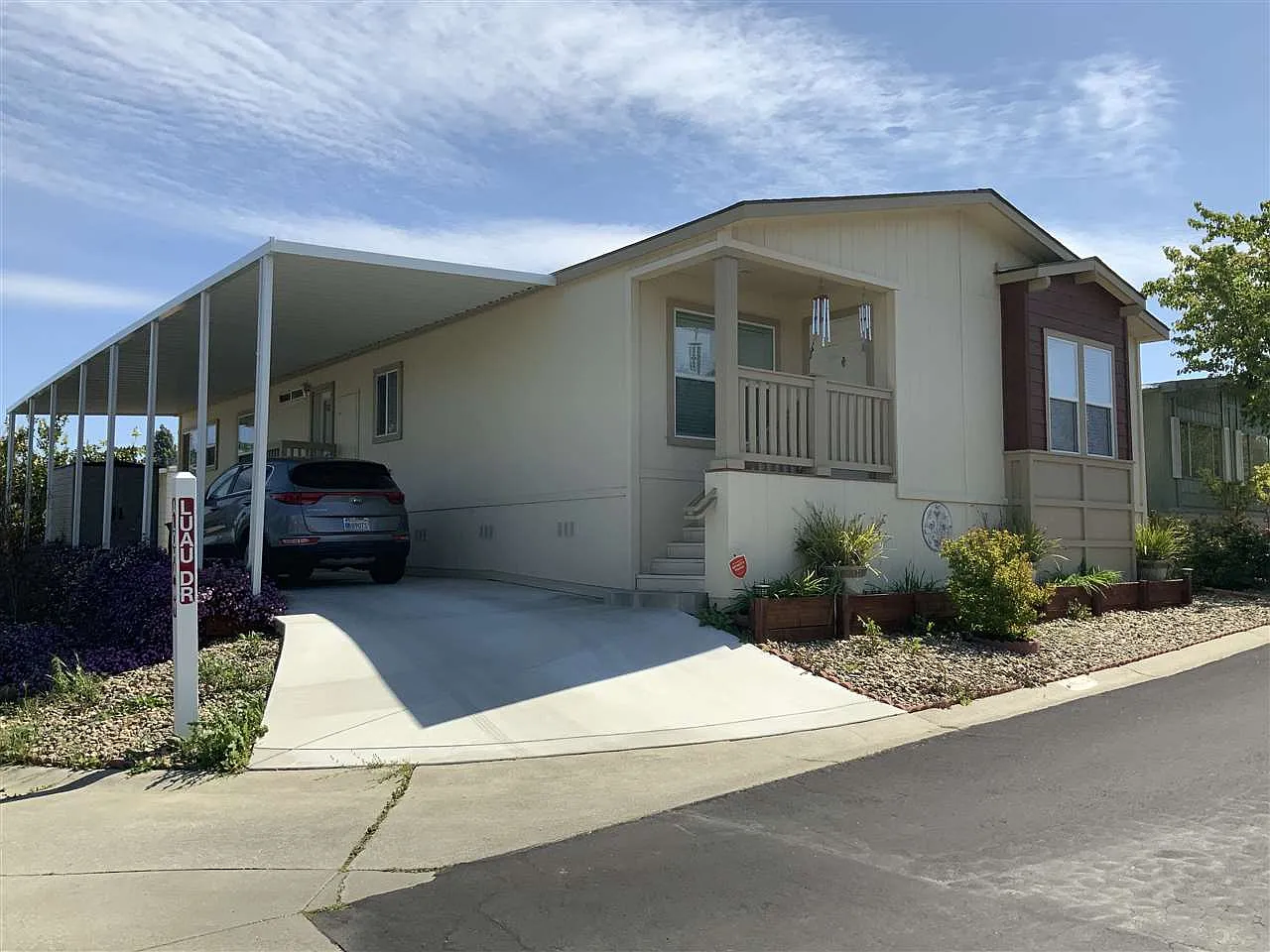 277 Luau Dr photo 1