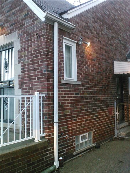 flat for rent outside close shot
