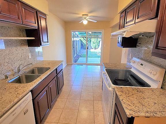 3rd image of 3909 Pinehurst Ave