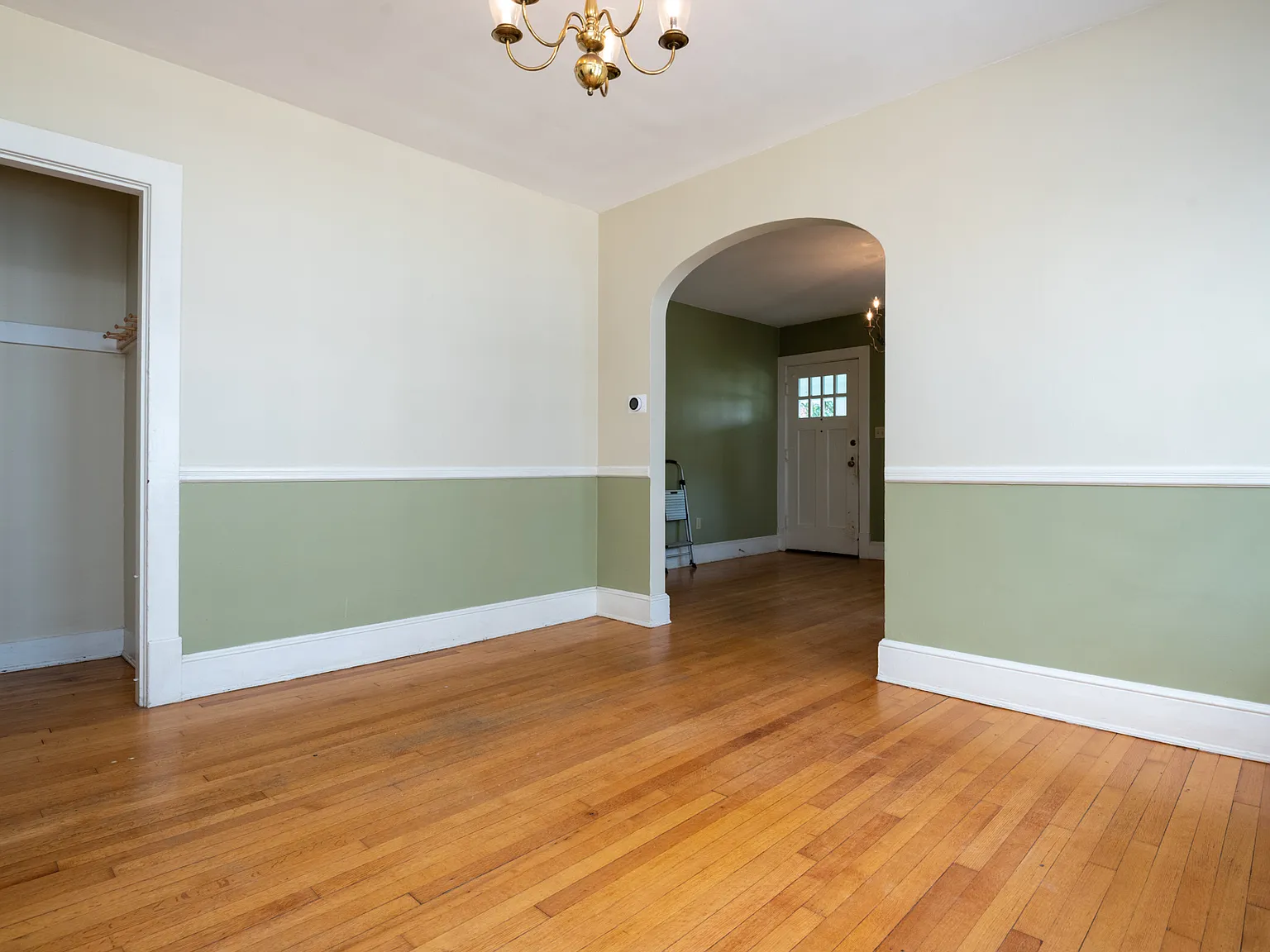 3 bed, 1.5 bath, 1600 sqft, $4,350 — Photo 4