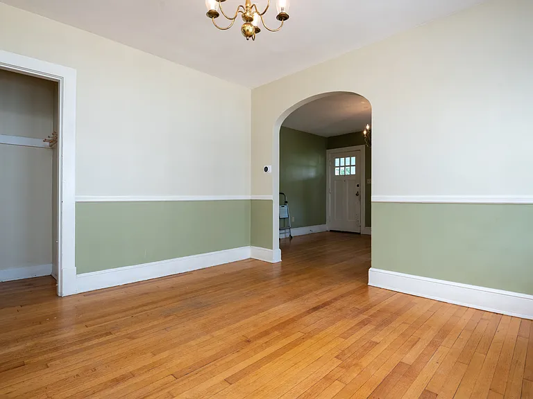 931 N Edgewood St — Photo 4