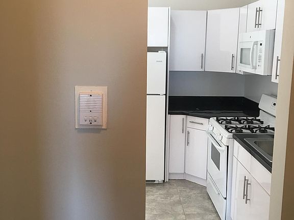 4th image of 15073 87th Ave #4