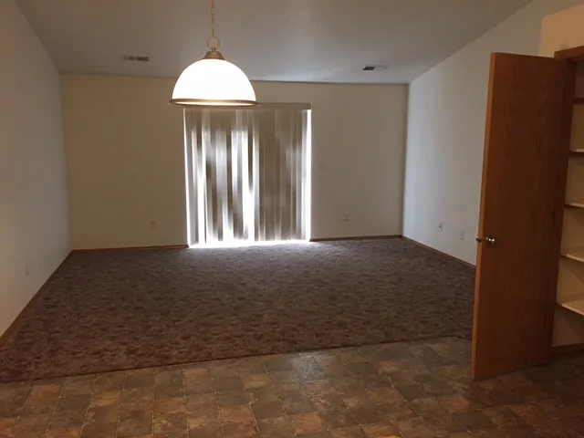 3 bed, 1200 sqft, $2,350 — Photo 3