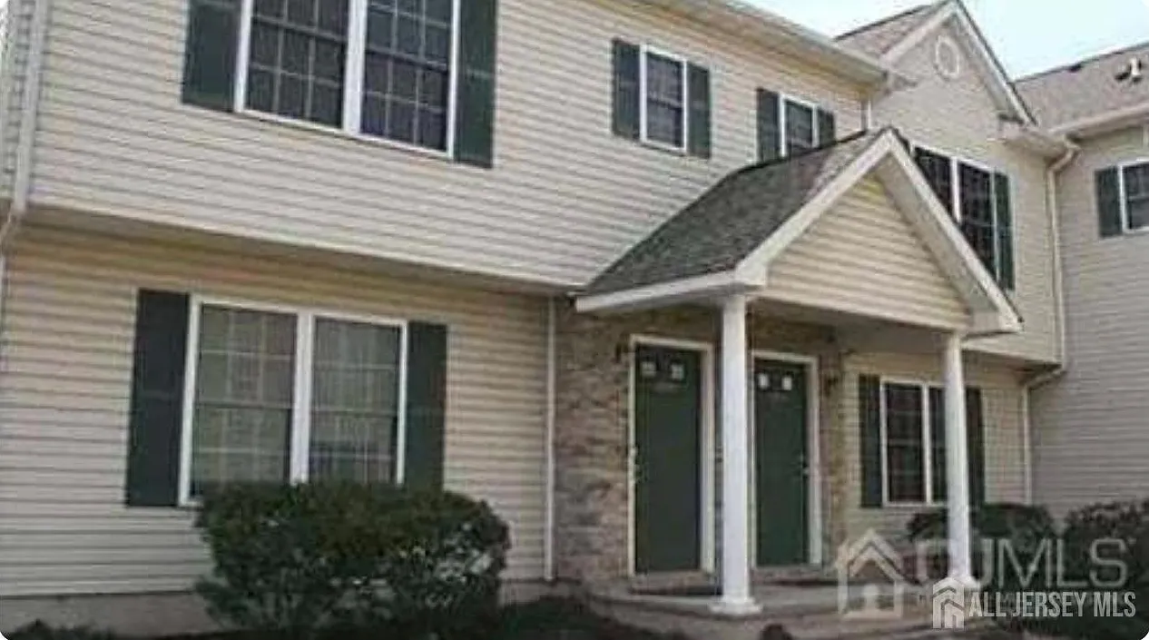 2 bed, 2.5 bath, 1120 sqft, $2,600 — Photo 1