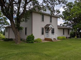 1053 S Otter Ave, Parkers Prairie, MN 56361