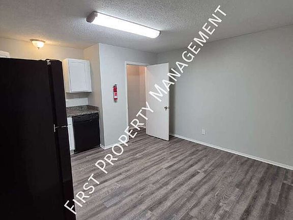 5th image of 217 Sweetland Dr APT 13