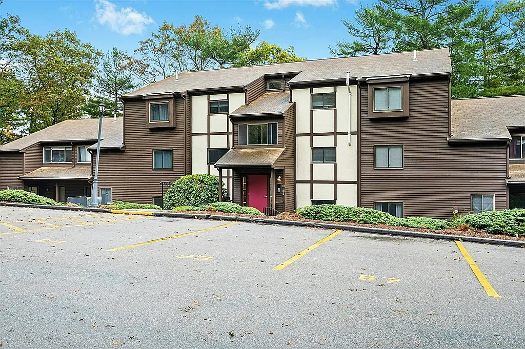 2 bed, 1105 sqft, $2,200 — Photo 1