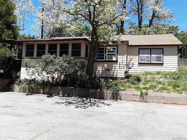 2617 C St — Photo 1