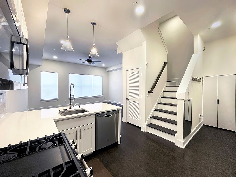 Kitchen Entrance / Kitchen