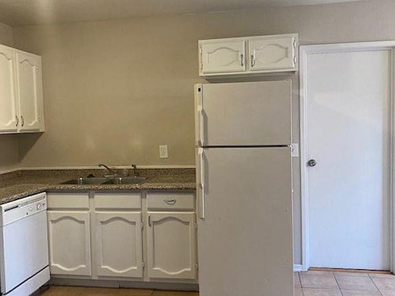 4th image of 5248 Greene Ln APT D